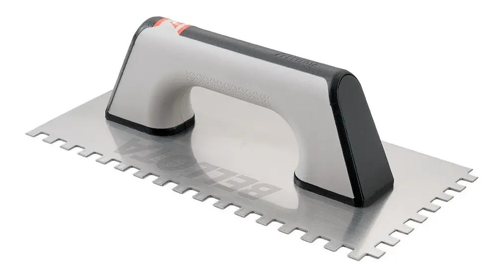 Llana con Dientes 270x135mm Mango Bimaterial Bellota