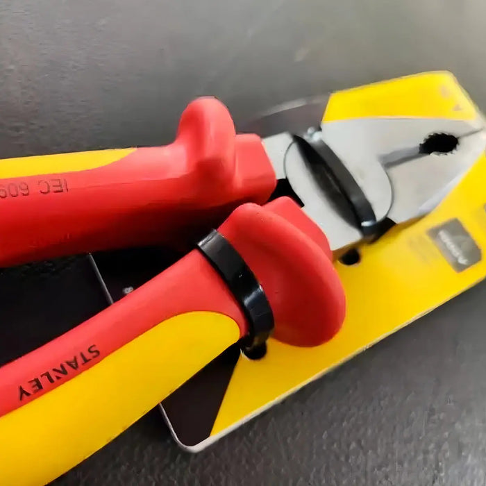 Pinza Universal 200 Mm 1000 Volts Aislado Stanley