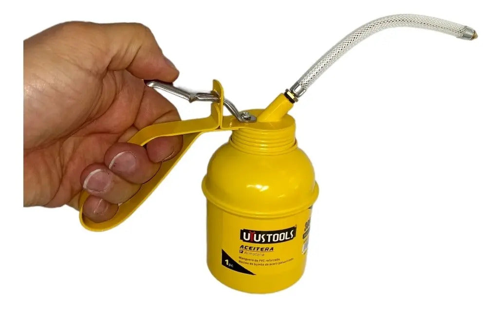Aceitera Manual de 300 Ml con Bomba ACA300U